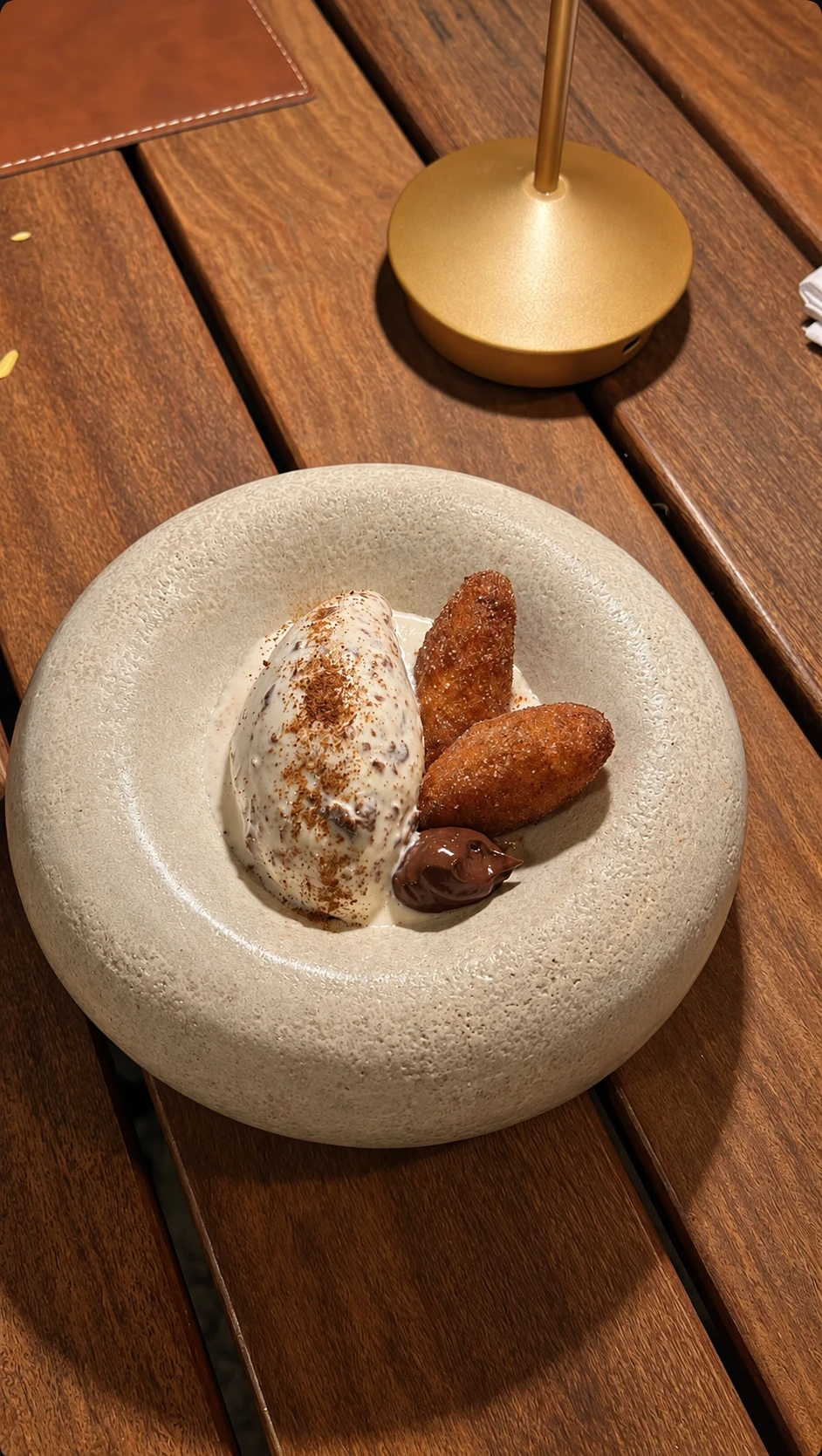 Bolinho de Estudante com Gelato